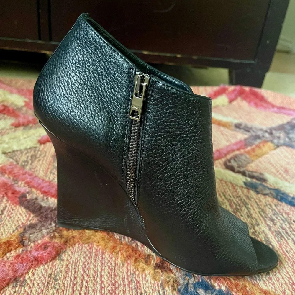 Burberry Size 9 Black Leather Peeptoe Booties
